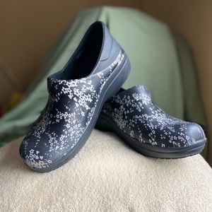 Crocs Women’s Neria Pro II Graphic Clog